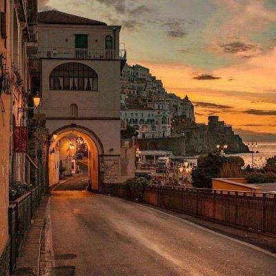 最爱发钱老板带4千多名员工父母旅游